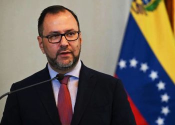 Comprueben la tremenda desfachatez del Canciller de Venezuela, Yvan Gil