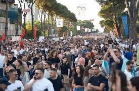 ALBANIA. El gobierno pro-UE ya tiene culpable de las masivas protestas…. Irán