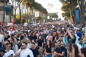 ALBANIA. El gobierno pro-UE ya tiene culpable de las masivas protestas…. Irán
