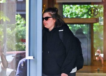 Investigadas por el caso Plus Ultra, también, las hijas de Zapatero y su secretaria