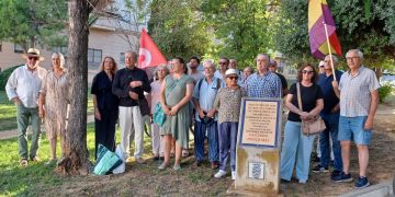 Inauguran una placa en memoria de las víctimas del golpe militar del 36 y al día siguiente apareció destrozado