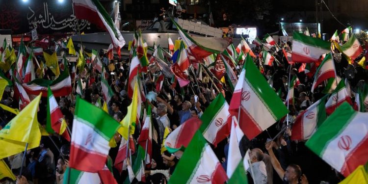 IRÁN sale a las calles en solidaridad con Líbano y a plantarle cara al imperialismo yanqui/sionista (Video)