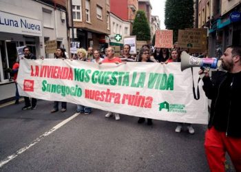 «La vivienda nos cuesta la vida; su negocio, nuestra ruina»