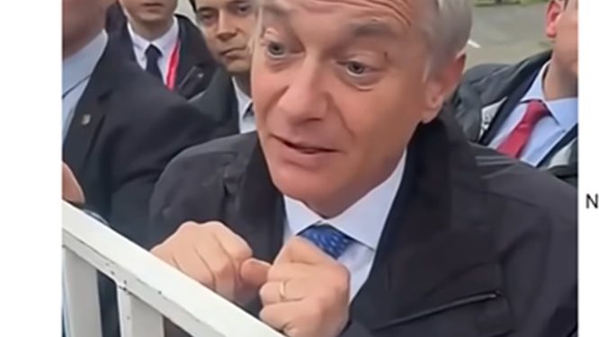 CHILE. Una mujer describe al presidente Kast en su cara como «nazi» y se la llevan presa