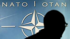 La banda terrorista OTAN amenaza a Rusia con miles de soldados desplegados en la frontera