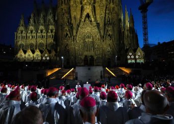 Censura: la policía desalojó a los cantores de la Sagrada Familia ante la sospecha que cantarían Els Segadors