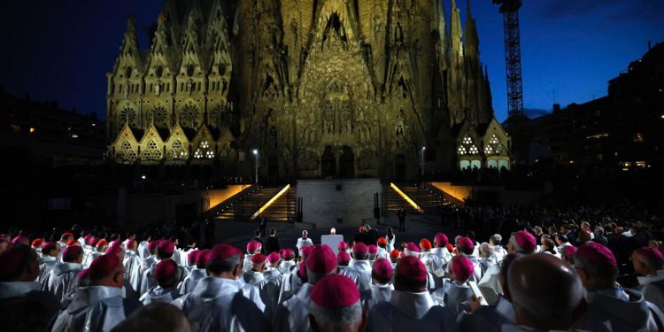 Censura: la policía desalojó a los cantores de la Sagrada Familia ante la sospecha que cantarían Els Segadors