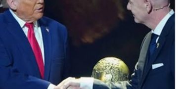 Trump ordena al capo del fútbol mundial retirar una sanción a un jugador de EE,UU