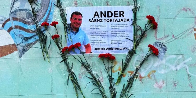 Santurtzi volvió a manifestarse reclamando justicia para Ander, asesinado por la policía municipal