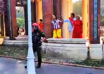 Caka Minuesa estuvo provocando en Bilbo; la Ertzaintza, cómo no, protegió al fascista