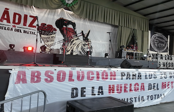 El no a las listas negras, la solidaridad de clase más viva que nunca en  Puerto Real,  anoche con lo mejor del carnaval y lleno total -en construcción-.