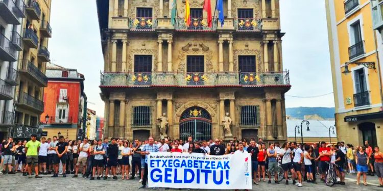 El Ayto de Iruñea (EH Bildu) busca imponer restricciones en el acceso a las viviendas municipales y facilitar los desahucios