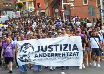 Santurtzi volvió a manifestarse reclamando justicia para Ander, asesinado por la policía municipal