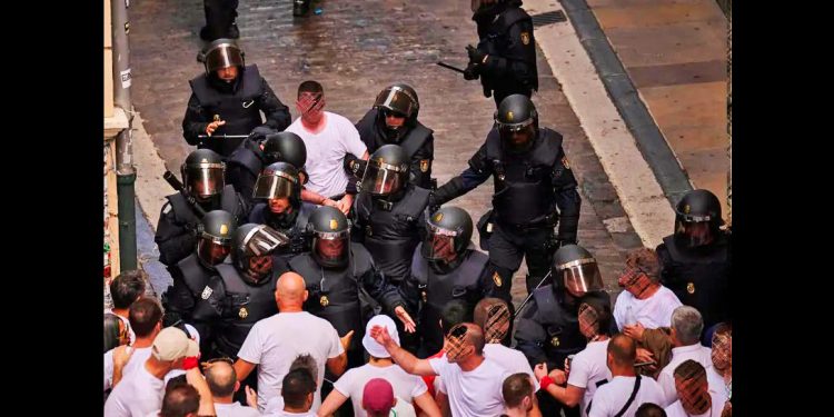Iruñea en Sanfermines: “Mucha policía (más de 2.700 agentes), poca diversión”