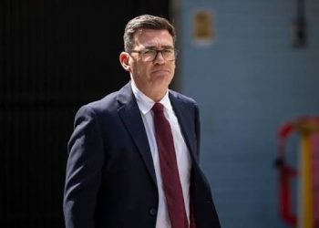 REINO UNIDO y el tiro porque me toca: asume el séptimo primer ministro en diez años