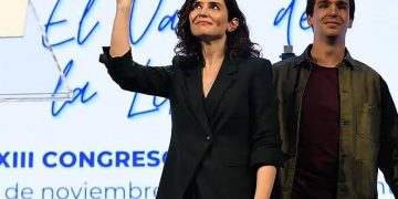 El nuevo líder de los cachorros del PP amenaza: «se están volviendo a llenar las iglesias y las plazas de toros»