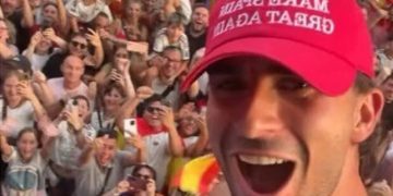 Ferrán enciende la polémica con una gorra que la Casa Blanca elogió