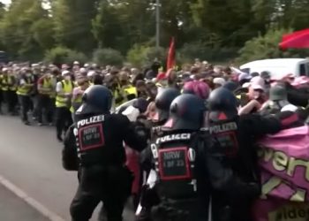ALEMANIA. Miles de personas protestan contra la conferencia del partido de extrema derecha
