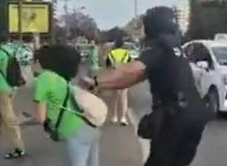 Una jueza no cree que fuera una «caída accidental» y cita a declarar al represor