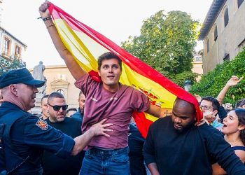 Ya están tardando: El fascista Vito Quiles podría ser expulsado definitivamente por el Congreso tras cinco sanciones graves