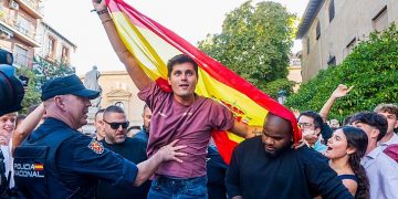 Ya están tardando: El fascista Vito Quiles podría ser expulsado definitivamente por el Congreso tras cinco sanciones graves