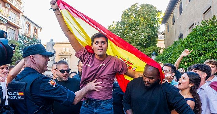 Ya están tardando: El fascista Vito Quiles podría ser expulsado definitivamente por el Congreso tras cinco sanciones graves