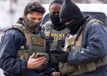 La última «trumpada»: guantes eléctricos para los arrestos que ejecuta la banda fascista ICE