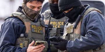 La última «trumpada»: guantes eléctricos para los arrestos que ejecuta la banda fascista ICE