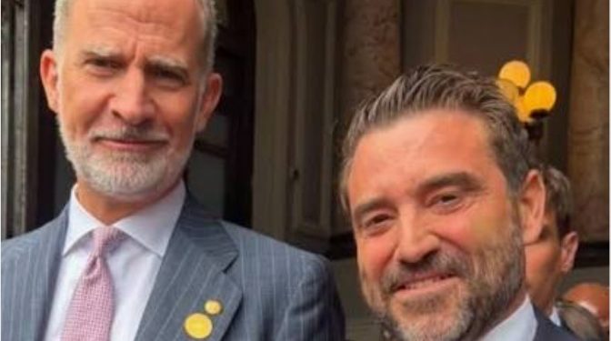 De cómo el Borbón no le hizo ascos a saludar al fascista Javier Negre (Video)