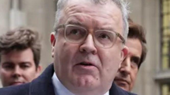 El hasta hace 10 minutos dirigente laborista inglés Tom Watson ficha por Palantir, la empresa de espionaje sionista-yanqui