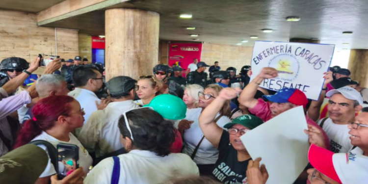 VENEZUELA. Protestan -por separado- trabajadores y la derecha en Caracas