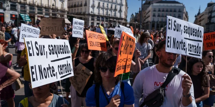 El fin de la represión a migrantes en Ceuta, una exigencia en la concentración del movimiento antirracista en Madrid