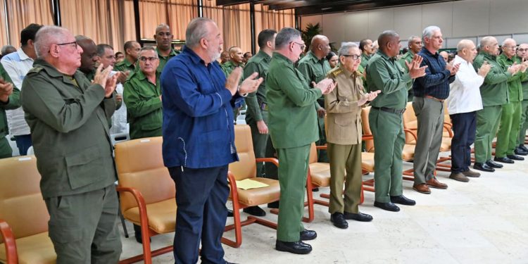 Raúl encabezó el acto político-cultural por el aniversario 65 de la integración de la Dirección de Seguridad Personal