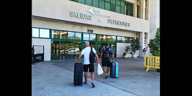 Víctimas de las «listas negras», Manolo y Jesús vuelven a tener que salir de la Bahía de Cádiz para ejercer su trabajo