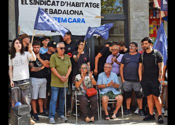 El Sindicat d’Habitatge Socialista logra detener el desahucio de un matrimonio de 81 y 74 años en Badalona