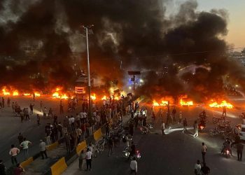 SIRIA. Protestas masivas en todo el país tras el aumento de los precios del combustible por parte del gobierno de facto