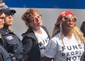 Detenidas en Nueva York Susan Sarandon y Hannah Einbinder por exigir el fin del apoyo armamentístico de EE.UU. a Israel