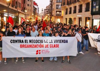 Nutrida manifestación en Valladolid contra el negocio de la vivienda y la empresa que desahució a Maricarmen
