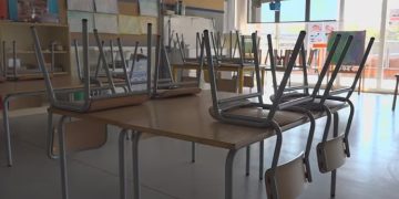Arranca la huelga del profesorado en Catalunya: corte de carreteras, manifestaciones, y UGT y CC.OO con la patronal