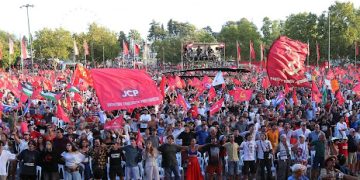 Los comunistas portugueses celebraon el 50 aniversario de la fiesta Avante! con miles de asistentes (Video)