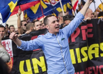 Portavoz de la fascista «Democracia Nacional» amenaza con ir a la Puerta del Sol a «echar a los acampados a patadas»