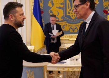El President de la Genralitat y el alcalde de Barcelona fueron a Kiev a saludar al ultraderechista Zelesnki y ver qué pueden rebañar