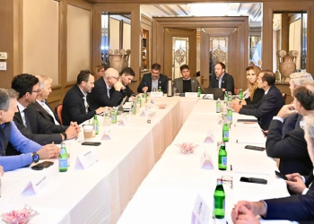 La «alternativa» peronista a Milei recibe órdenes en Nueva York del capitalismo financiero