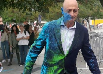 El Sindicato de Inquilinas bloquea la feria de buitres al grito de «Madrid será la tumba del rentismo»; habló Lady Ático