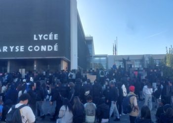 FRANCIA: policía reprime a estudiantes de Secundaria (mientras llegaba el Papa)
