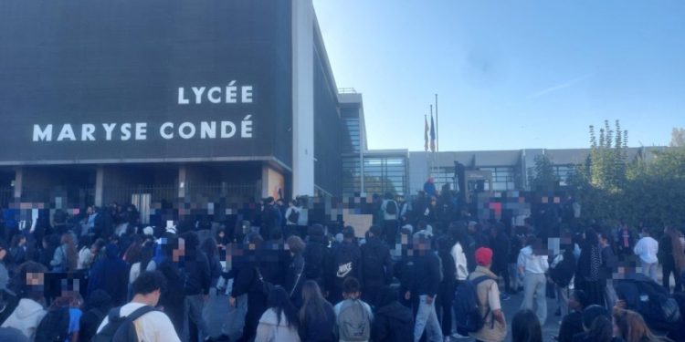 FRANCIA: policía reprime a estudiantes de Secundaria (mientras llegaba el Papa)