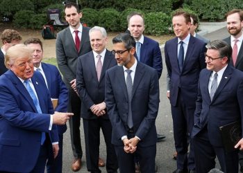 EEUU. No se necesita a los gobiernos: las tecnológicas de la IA acordaron con Trump que se van a «autocontrolar»