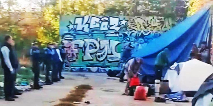 El Ayuntamiento de Iruñea (EH Bildu) desalojó del frontón Aranzadi a 30 personas sin hogar