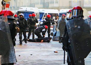 Hace un año en Gasteiz: La Ertzaintza protegió a los falangistas y reprimió a los antifascistas