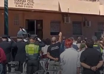 Día de la patria, Guardia Civil, Vírgen… y saludo fascista